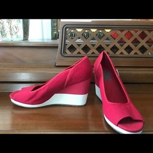 Toms Red Peep-Toe Wedges
